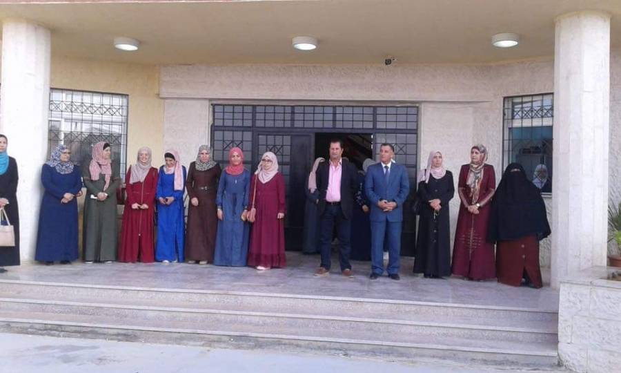 د.اعتماد الجعافرة.. مديرة مدرسة تنثر بذور النجاح وتحصد الحب في ذات رأس