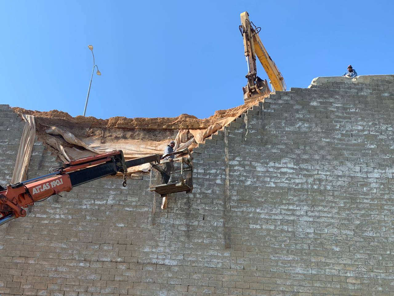 بالصور .. توضيح حكومي بشأن الأوامر التغييريّة والأعمال الإضافيّة على العطاءات الحكوميّة