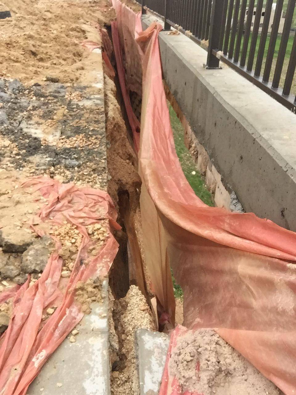 بالصور .. توضيح حكومي بشأن الأوامر التغييريّة والأعمال الإضافيّة على العطاءات الحكوميّة