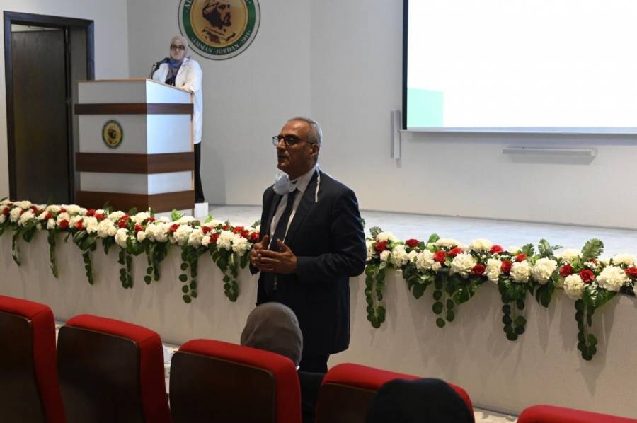 محاضرة في المستشفى الكندي تحذر من سوء استخدام العقاقير المخدرة ومسكنات الالام القوية