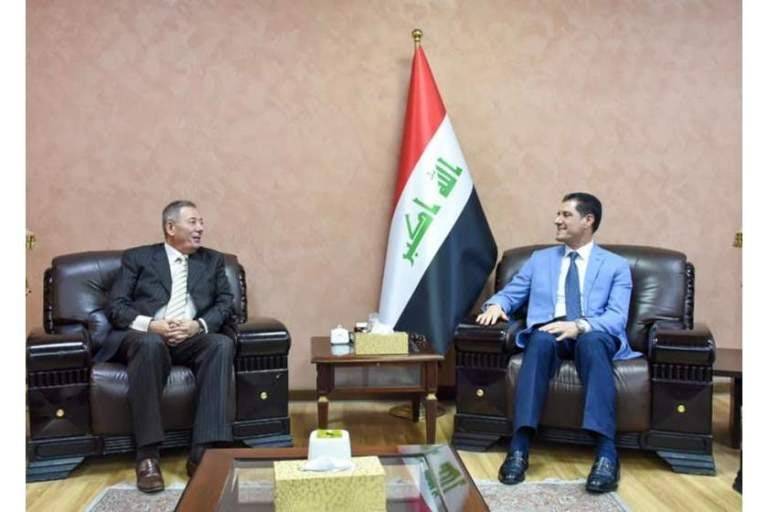 السفير الأردني في بغداد يبحث تطوير العلاقات المشتركة