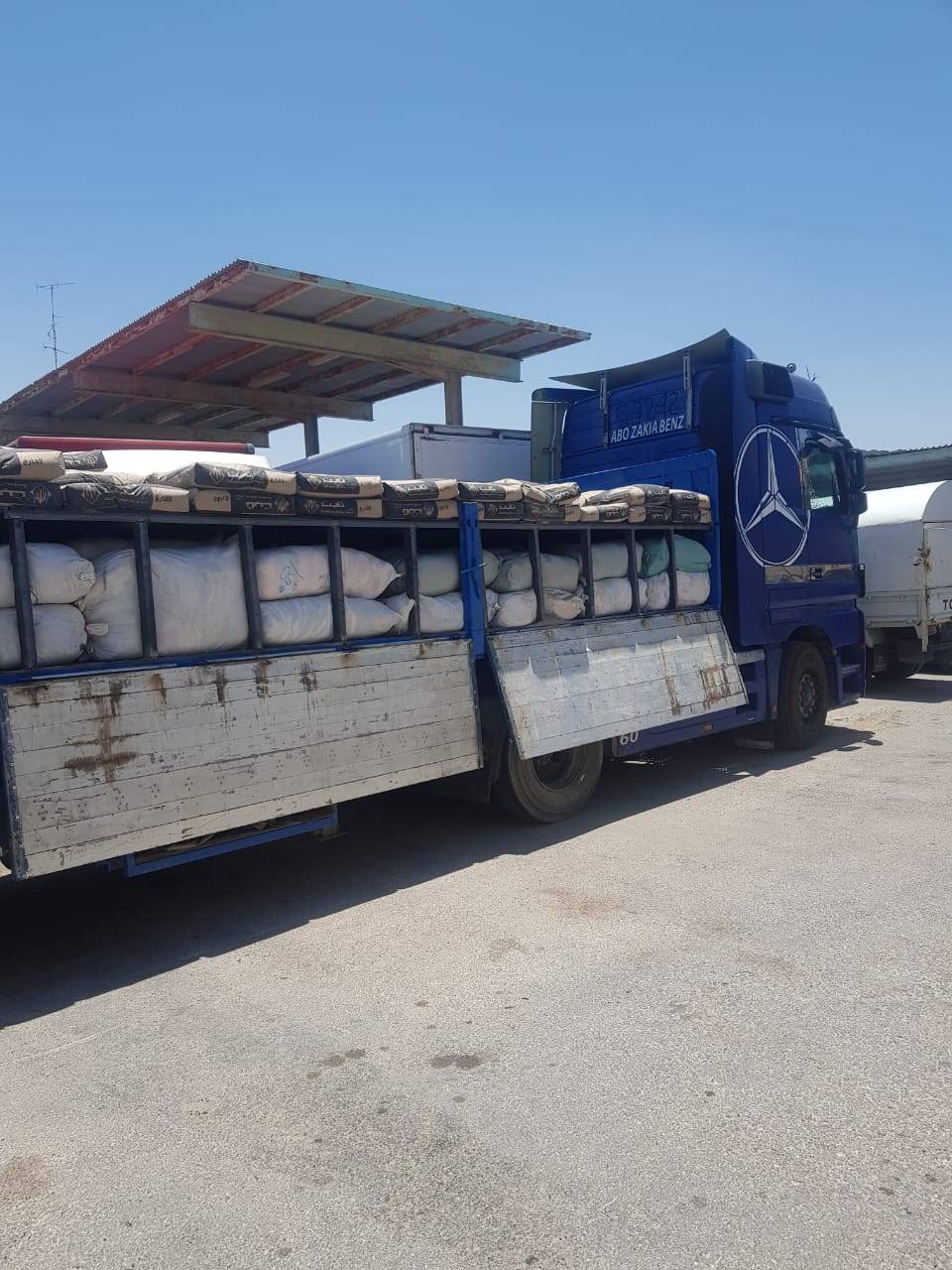 الجمارك الأردنية تحبط تهريب شاحنة تحمل كميات كبيرة من الملابس والرسيفرات