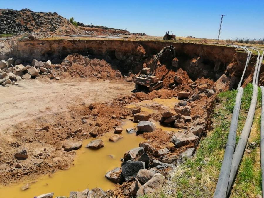 وزارة المياه والري : استخراج البازلت بطريقة مخالفة في الهاشمية يهدد مشاريع زراعة الاعلاف