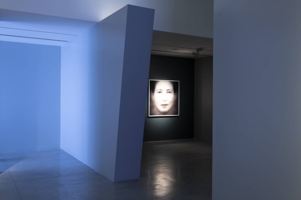 مؤسسة الشارقة للفنون تفتتح معرض «الفن في زمن القلق»