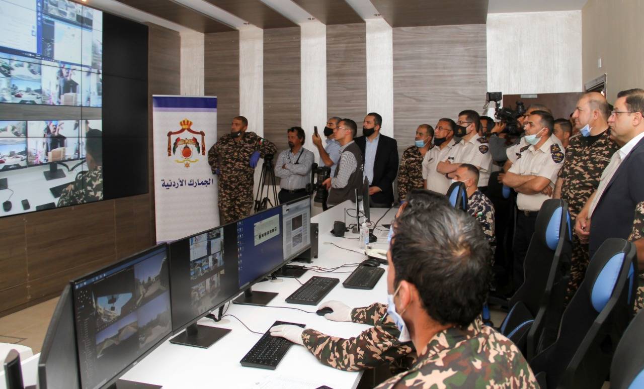 كاميرات مراقبة على صدور كوادر دوريات مكافحة التهريب والترفيق الجمركي 