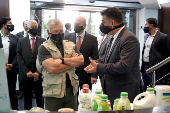 الملك يزور شركة مصانع نعمان الجنيدي للصناعات الغذائية .. صور