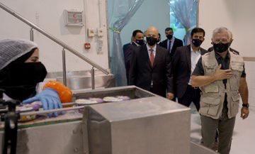 الملك يزور شركة مصانع نعمان الجنيدي للصناعات الغذائية .. صور 