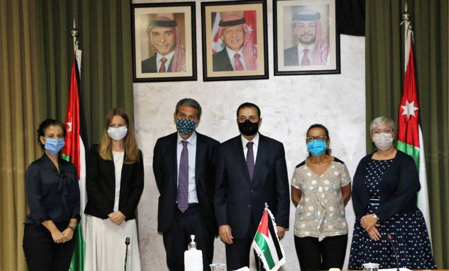 800 ألف يورو من إيطاليا ضمن قرض ميسر لدعم قطاع التعليم بالمملكة