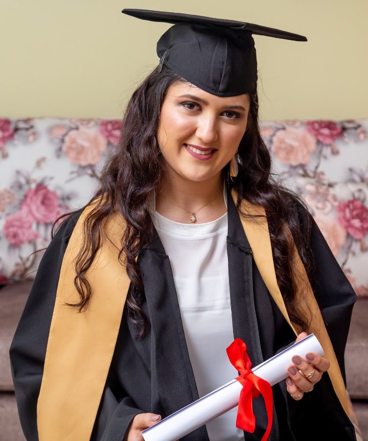 طالبة من أكاديمية البطين تتجاوز ظرفها الصحي وتحقق نتيجة متميزة وأعلى من المعدل العالمي في الامتحانات النهائية