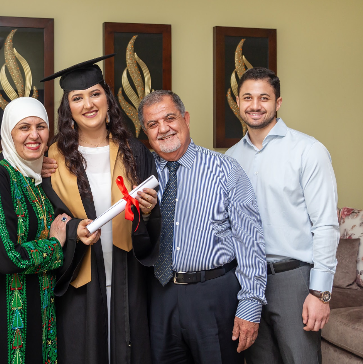 طالبة من أكاديمية البطين تتجاوز ظرفها الصحي وتحقق نتيجة متميزة وأعلى من المعدل العالمي في الامتحانات النهائية