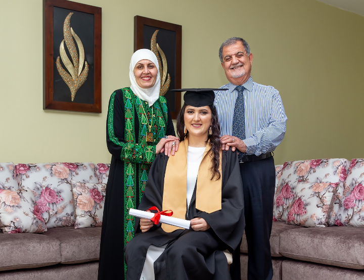 طالبة من أكاديمية البطين تتجاوز ظرفها الصحي وتحقق نتيجة متميزة وأعلى من المعدل العالمي في الامتحانات النهائية