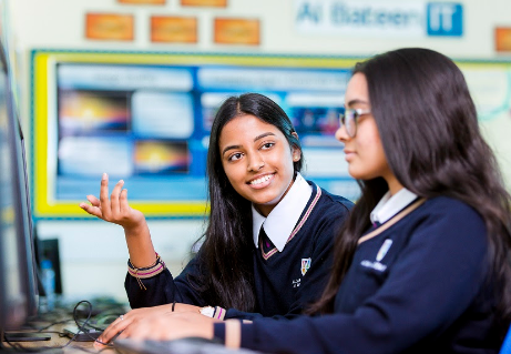 طالبة من أكاديمية البطين تتجاوز ظرفها الصحي وتحقق نتيجة متميزة وأعلى من المعدل العالمي في الامتحانات النهائية