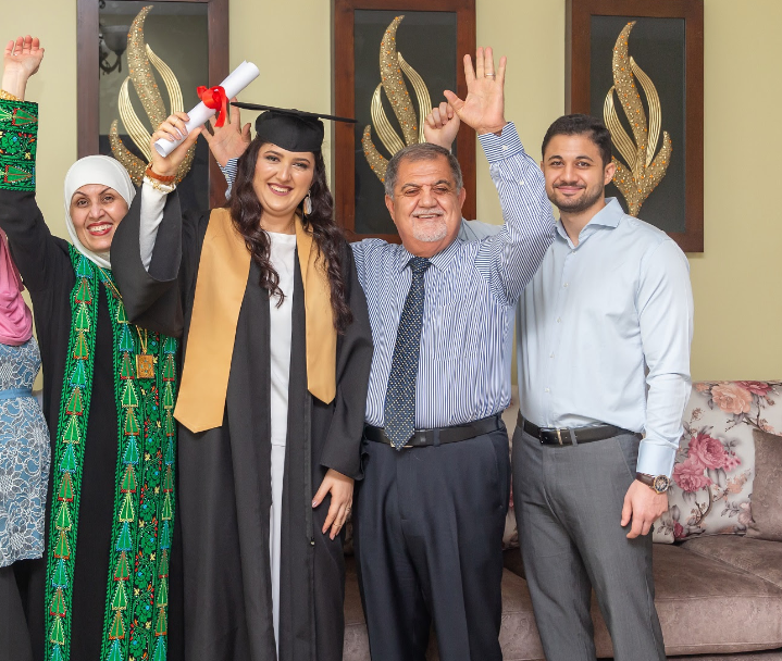 طالبة من أكاديمية البطين تتجاوز ظرفها الصحي وتحقق نتيجة متميزة وأعلى من المعدل العالمي في الامتحانات النهائية