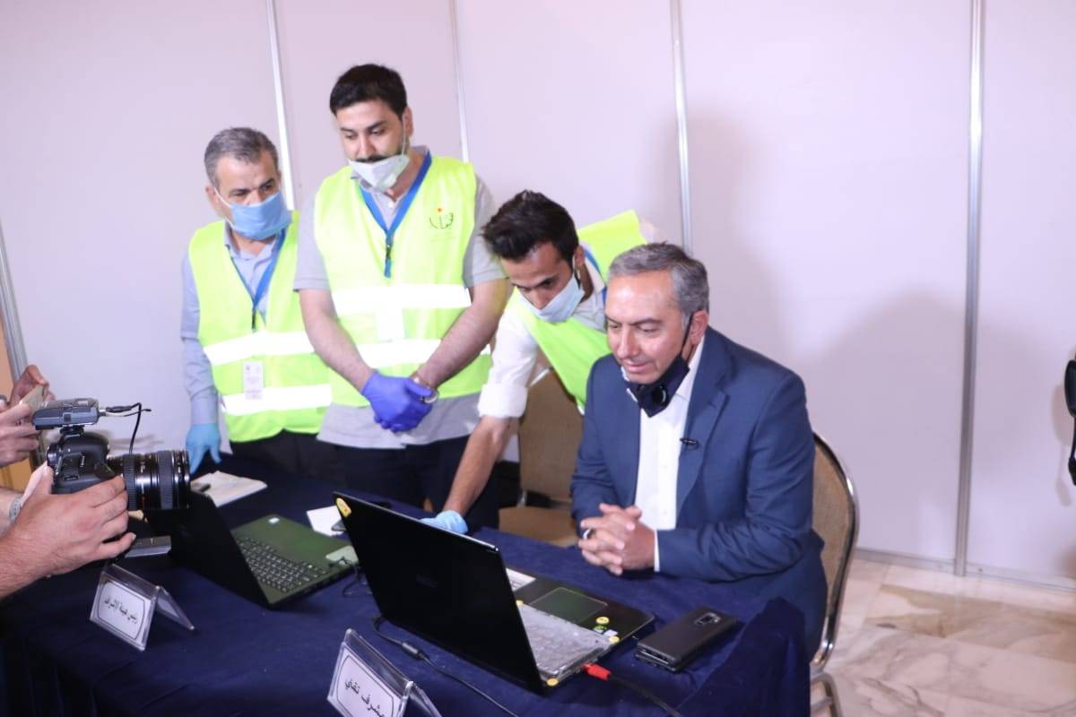 رئيس الوزراء ينقل تحيات الملك وولي العهد للمشاركين في معسكرات الحسين للعمل والبناء