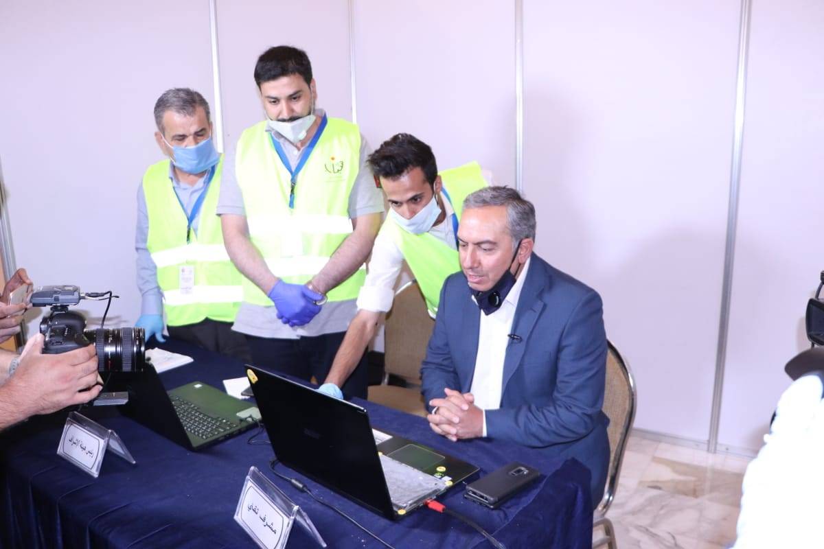 رئيس الوزراء ينقل تحيات الملك وولي العهد للمشاركين في معسكرات الحسين للعمل والبناء