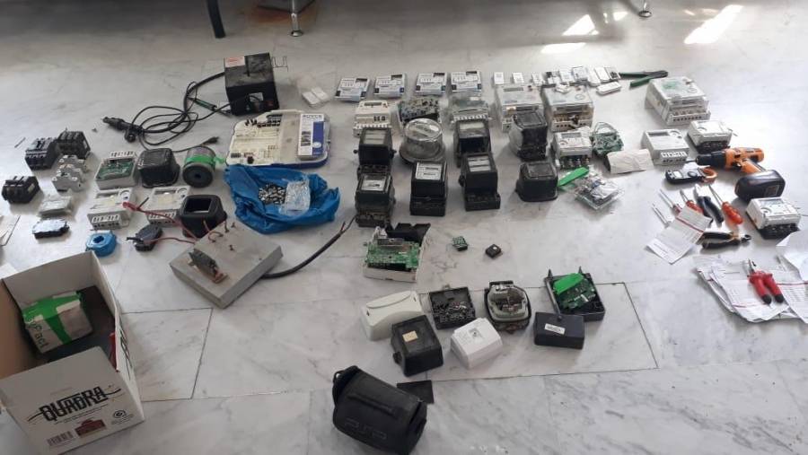 ضبط شخصين شكلا خلية جرمية للتلاعب بعدادات الكهرباء