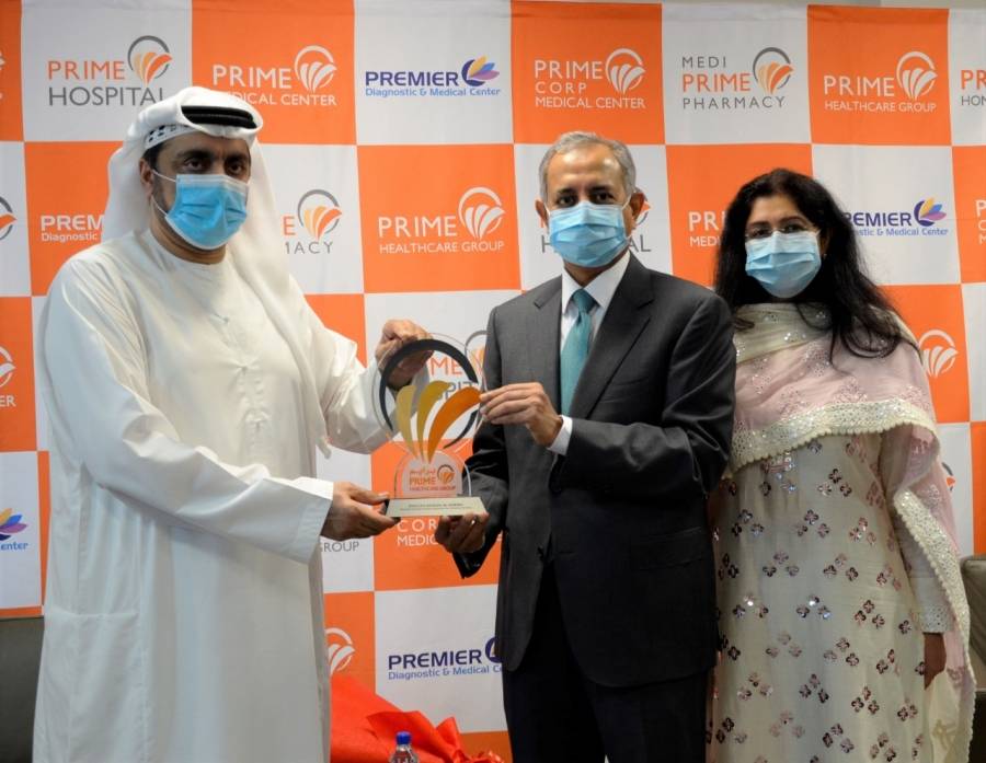 إسعاف دبي تكرم مستشفى لدوره في السيطرة على كورونا