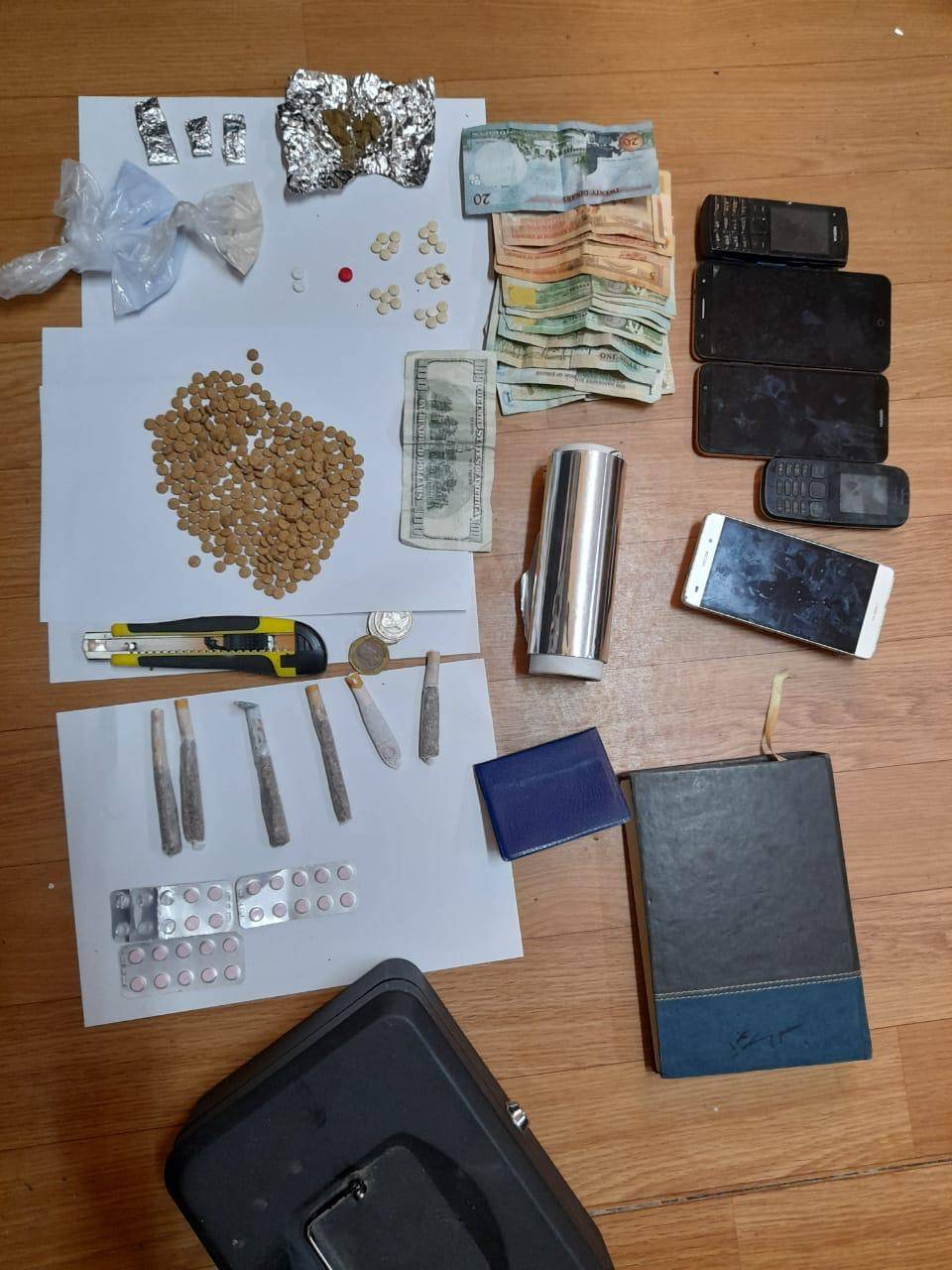 القبض على 7 اشخاص بالبادية الوسطى بحوزتهم كميات من المواد المخدرة ومداهمة لمنزل شخص في البلقاء 