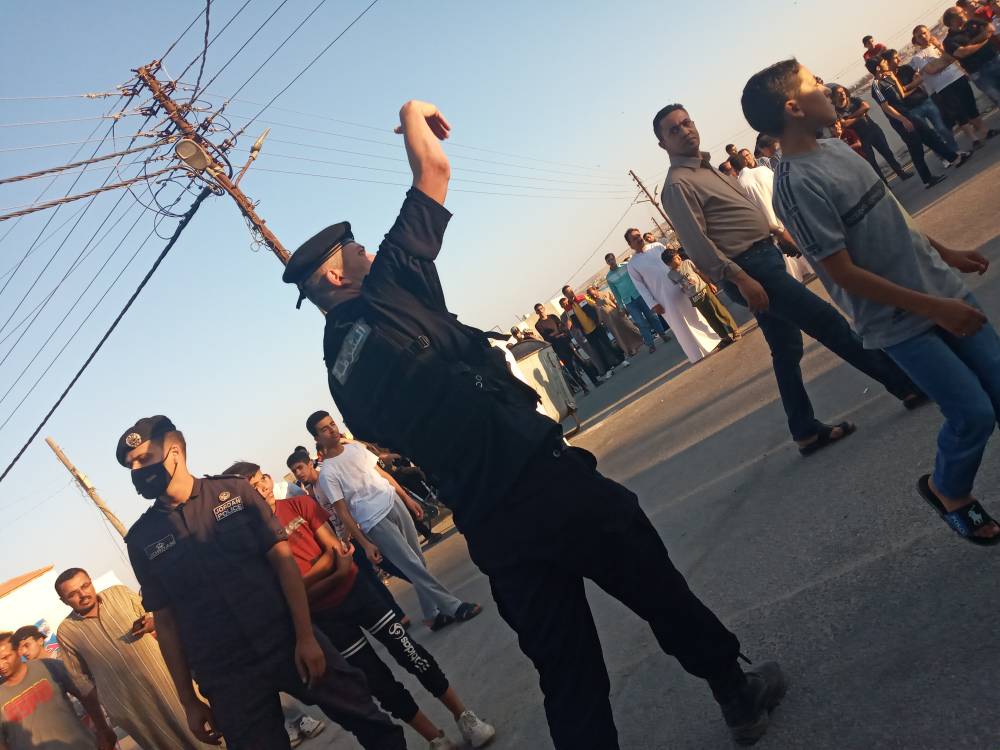 أعمال شغب وحرق منازل ومركبات إثر وفاة شخص بمشاجرة في منطقة الحمراء بالمفرق .. فيديو