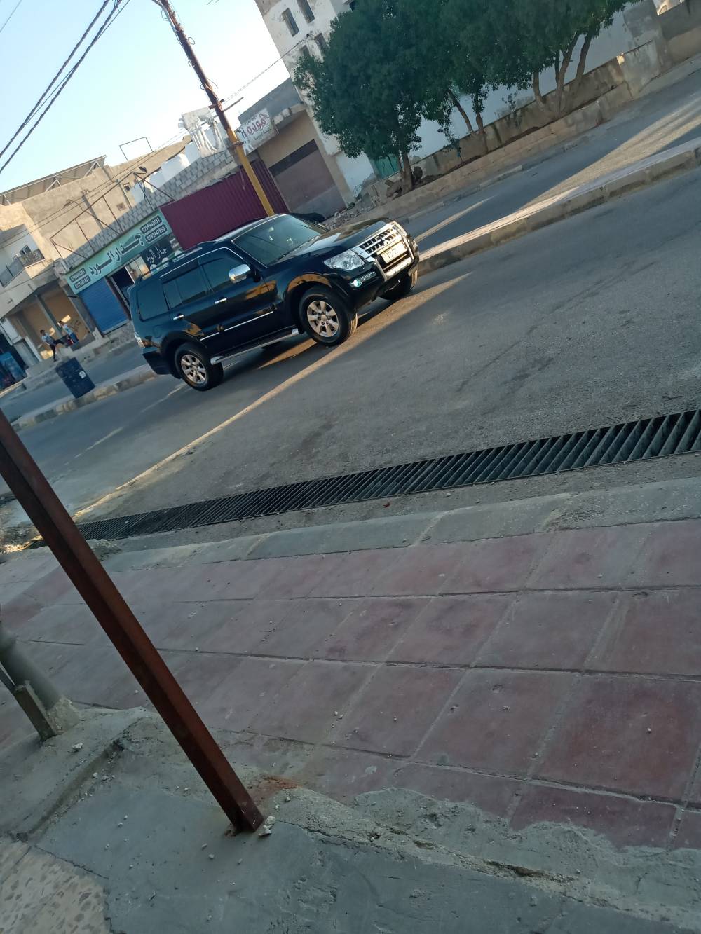 أعمال شغب وحرق منازل ومركبات إثر وفاة شخص بمشاجرة في منطقة الحمراء بالمفرق .. فيديو
