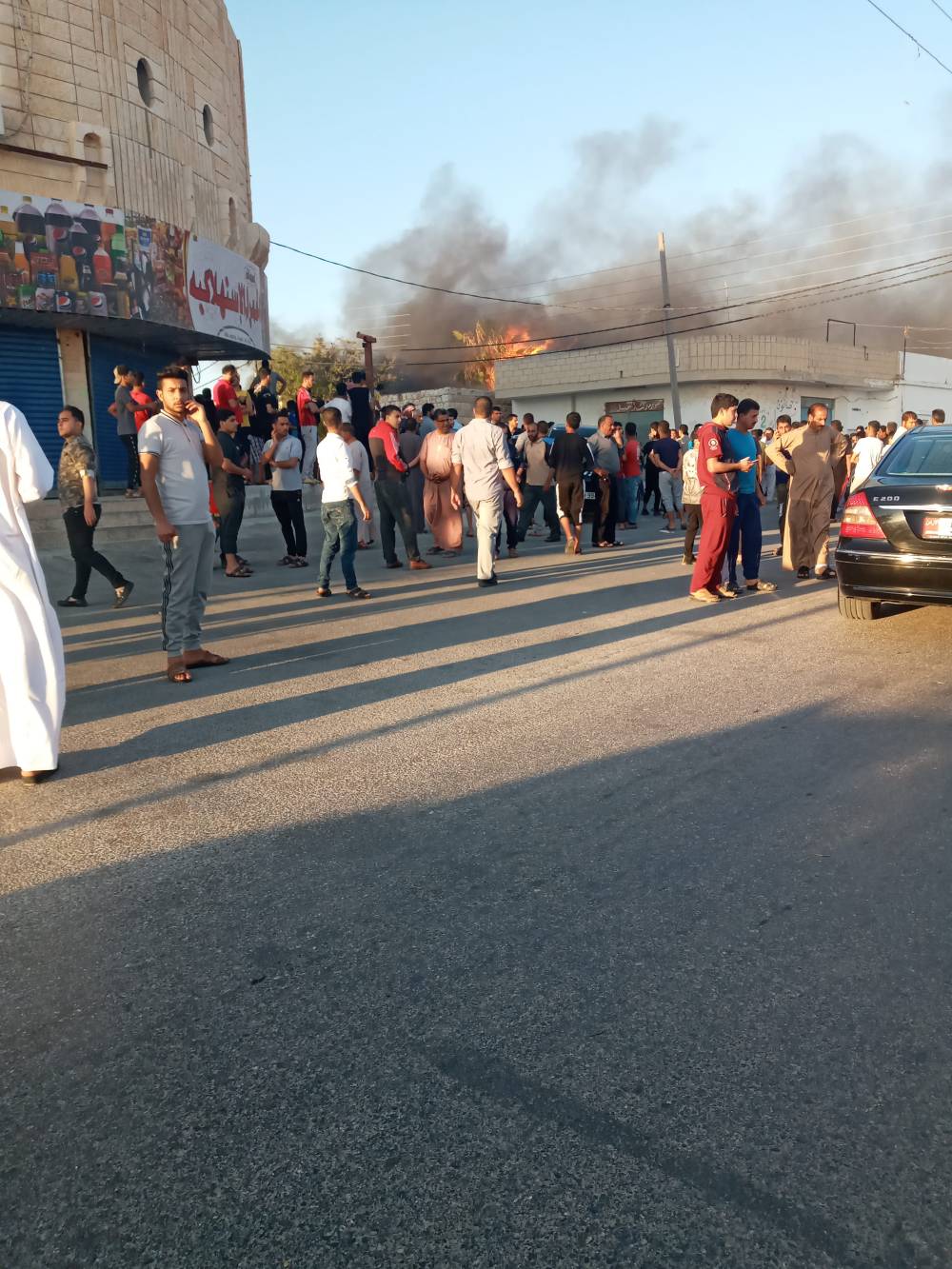 أعمال شغب وحرق منازل ومركبات إثر وفاة شخص بمشاجرة في منطقة الحمراء بالمفرق .. فيديو