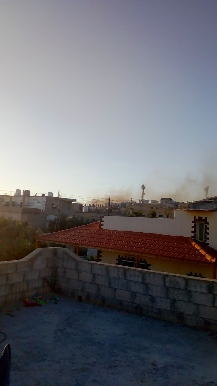 أعمال شغب وحرق منازل ومركبات إثر وفاة شخص بمشاجرة في منطقة الحمراء بالمفرق .. فيديو