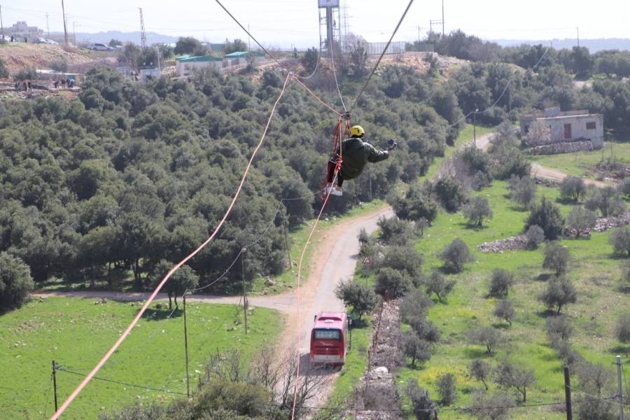 العبارة الهوائية في محمية عجلون وجه مغامر للسياحة البيئية