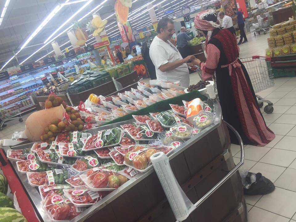 أردنية تنشئ مشروعا لتحضير وتغليف الخضار والفواكة يشغل 22 سيدة