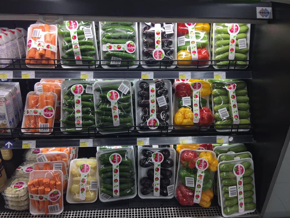 أردنية تنشئ مشروعا لتحضير وتغليف الخضار والفواكة يشغل 22 سيدة