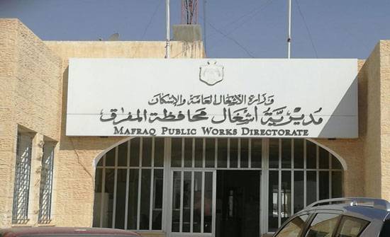 مديرية أشغال المفرق تلزم مقاولا بإعادة تعبيد جزء من شارع جرش