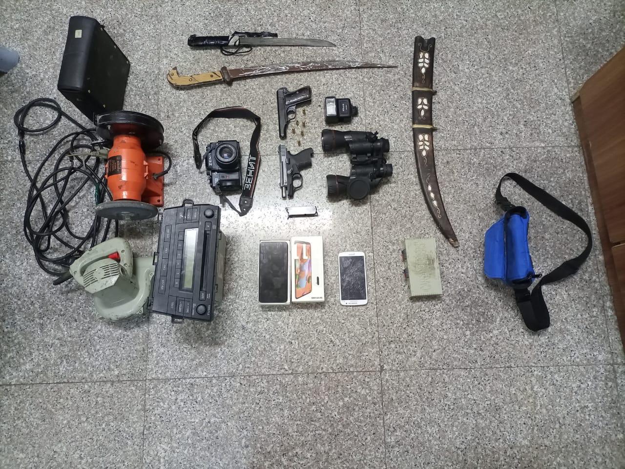 الزرقاء : القبض على 4 أشخاص من ذوي الأسبقيات الجرمية بحوزتهم 3 أسلحة نارية ومجموعة من المسروقات