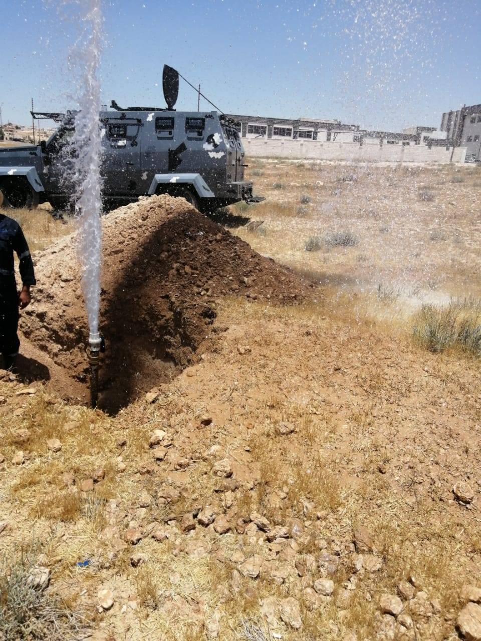 وزارة المياه والري : حملة امنية مجددا لضبط اعتداءات على خطوط رئيسية في الموقر 