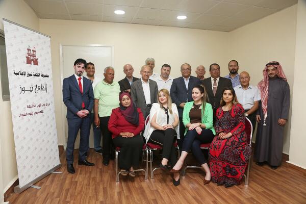 المومني خلال زيارته لمجموعة القلعة : يجب إعادة النظر في قضية المواقع الألكترونية وخريجي الصحافة والاعلام