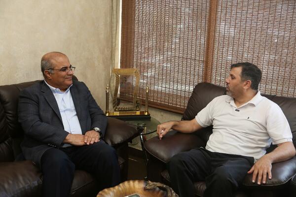 المومني خلال زيارته لمجموعة القلعة : يجب إعادة النظر في قضية المواقع الألكترونية وخريجي الصحافة والاعلام