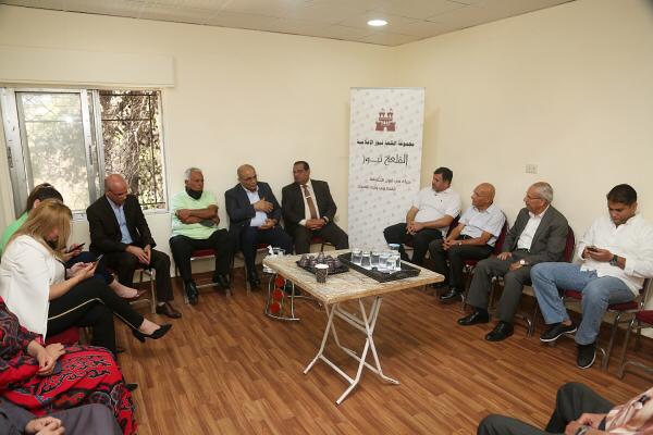 المومني خلال زيارته لمجموعة القلعة : يجب إعادة النظر في قضية المواقع الألكترونية وخريجي الصحافة والاعلام