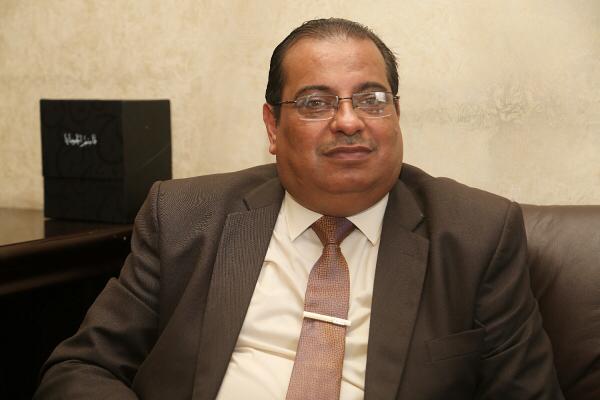 المومني خلال زيارته لمجموعة القلعة : يجب إعادة النظر في قضية المواقع الألكترونية وخريجي الصحافة والاعلام