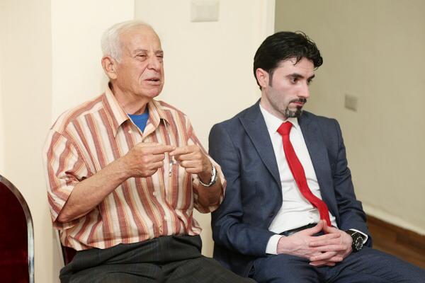 المومني خلال زيارته لمجموعة القلعة : يجب إعادة النظر في قضية المواقع الألكترونية وخريجي الصحافة والاعلام