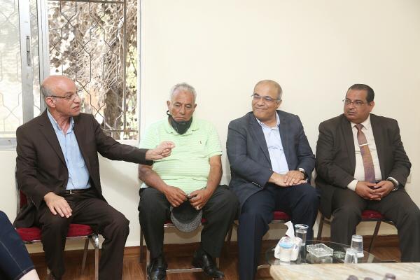 المومني خلال زيارته لمجموعة القلعة : يجب إعادة النظر في قضية المواقع الألكترونية وخريجي الصحافة والاعلام