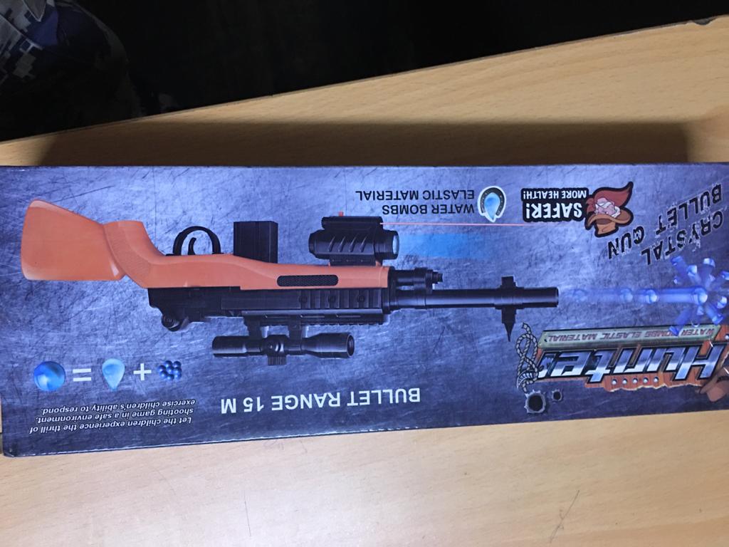 الجمارك تحبط تهريب مسدسات وبنادق خرز