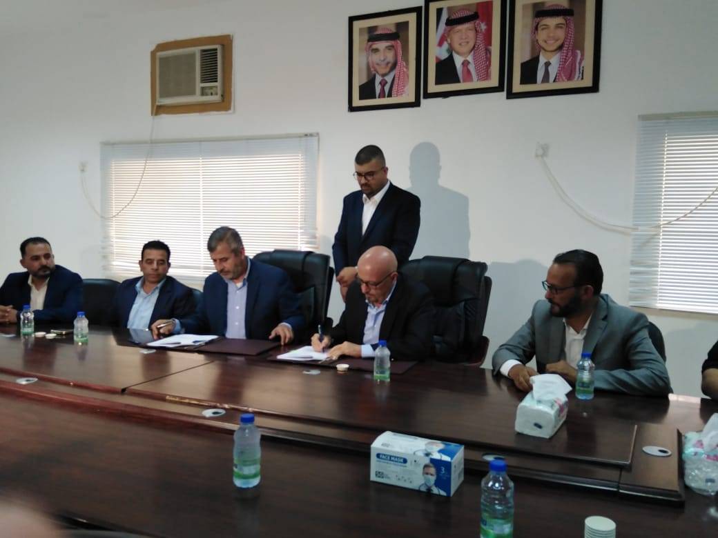 المياه والبيئة توقعان اتفاقية صيانة (60) موقع حفيرة حصاد مائي بكلفة (2) مليون دولار