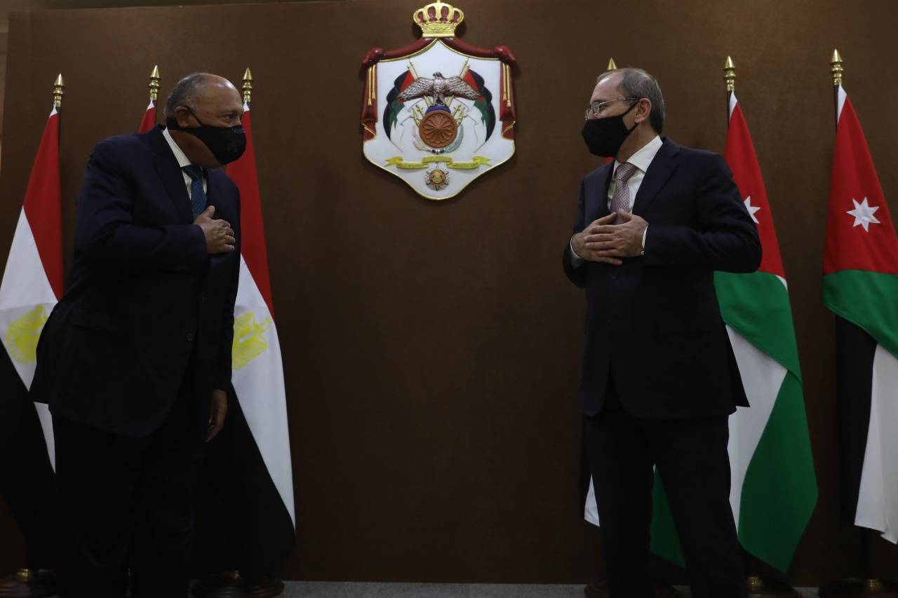 الصفدي يبحث مع وزير الخارجية المصري سبل تطوير العلاقات الثنائية ببن الأردن ومصر