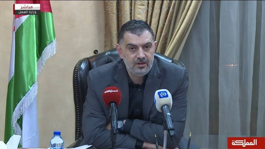 وزير العمل يوضح البلاغ رقم 8 الصادر عن رئيس الوزراء لتنظيم اجور العمال عن شهري تموز وآب