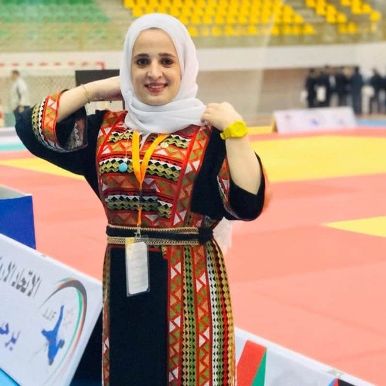 الفنانة التشكيلية سناء حوامده تهنئ الزميلة روز شريم البوريني بمناسبة عيد ميلادها