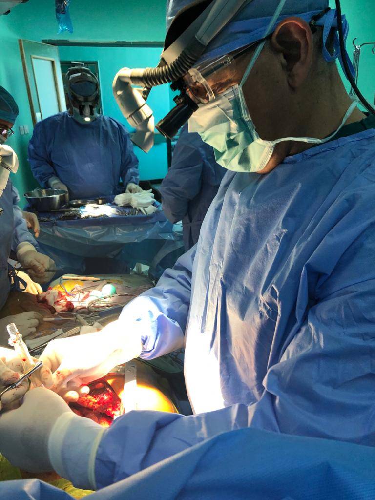 وزير الصحة يجري عملية جراحية قلب مفتوح لمريض ادخل الى مستشفى الامير حمزة بحالة طارئة