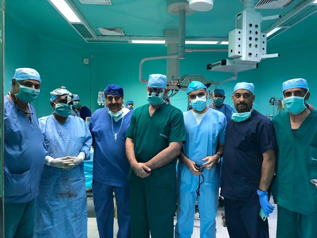 وزير الصحة يجري عملية جراحية قلب مفتوح لمريض ادخل الى مستشفى الامير حمزة بحالة طارئة