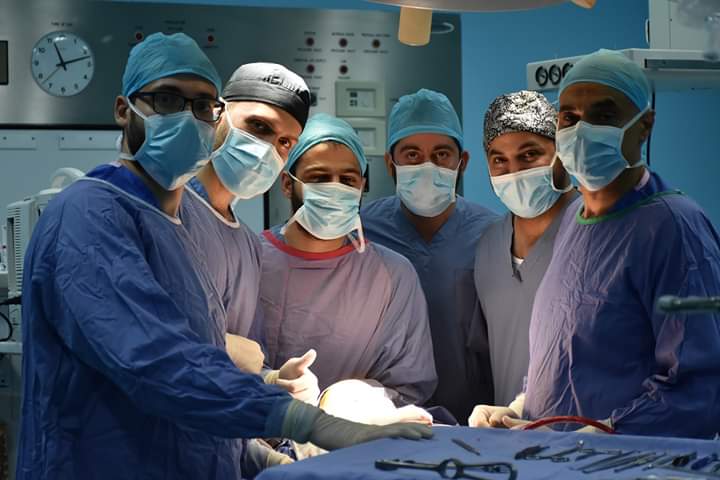 عملية نوعية في مستشفى الملك المؤسس عبدالله الجامعي لمريضة تعاني من عدم القدرة على فتح الفم نهائيا