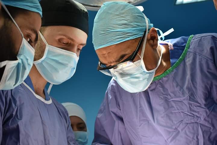 عملية نوعية في مستشفى الملك المؤسس عبدالله الجامعي لمريضة تعاني من عدم القدرة على فتح الفم نهائيا