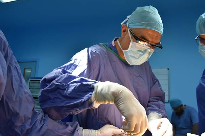 عملية نوعية في مستشفى الملك المؤسس عبدالله الجامعي لمريضة تعاني من عدم القدرة على فتح الفم نهائيا