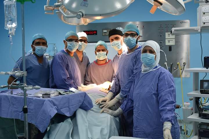 عملية نوعية في مستشفى الملك المؤسس عبدالله الجامعي لمريضة تعاني من عدم القدرة على فتح الفم نهائيا