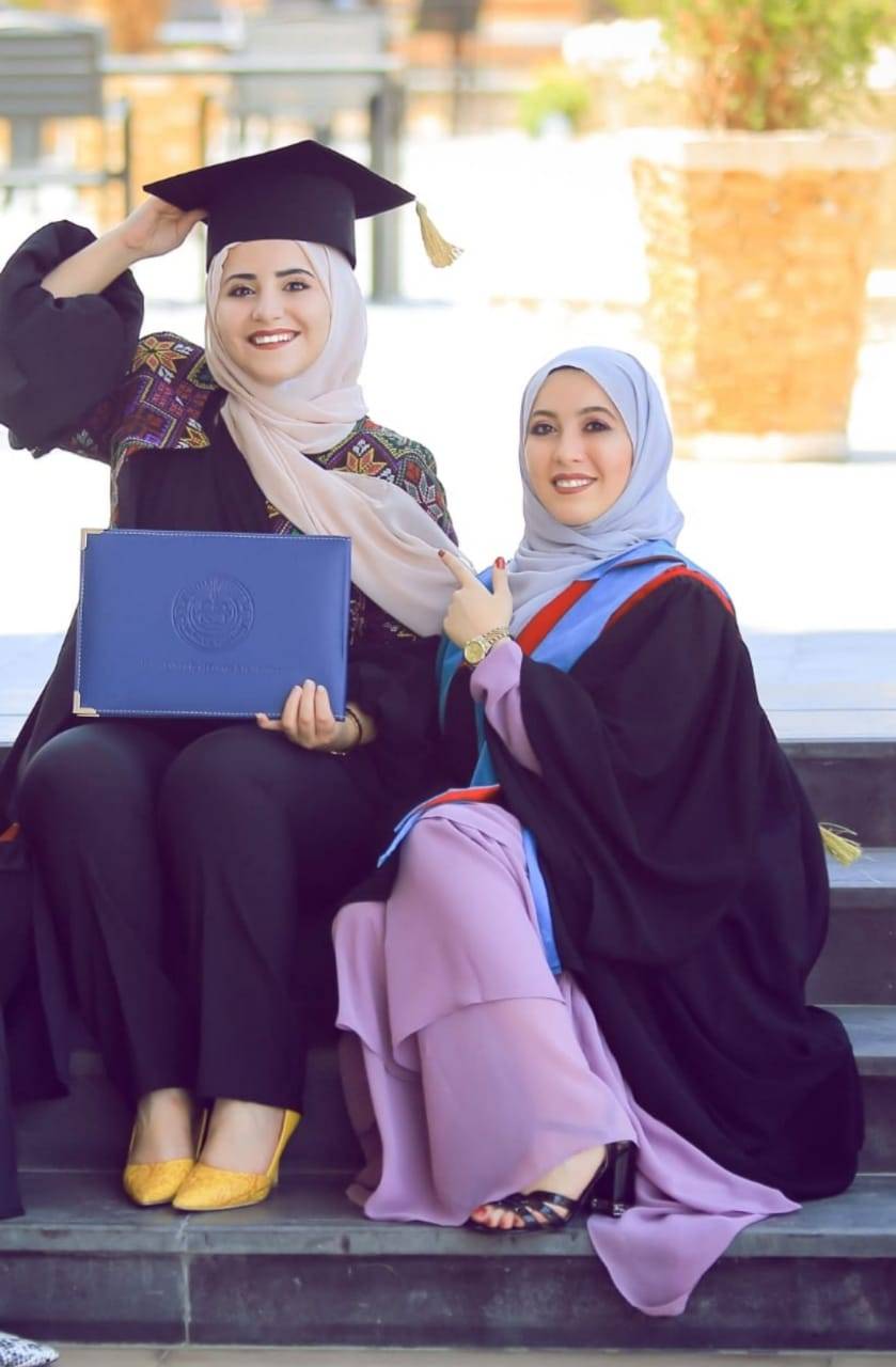 تهنئة لـ رهف هشام عتوم بمناسبة حصولها على درجة البكالوريوس في التمريض 